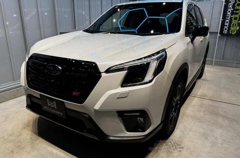   秋田のカーコーティング専門店BLANCが施工したスバル フォレスター（クリスタルホワイト・パール）左フロント全体の仕上がり    