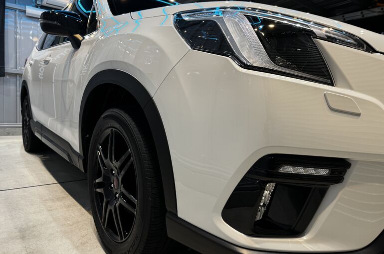   秋田のカーコーティング専門店BLANCが施工したスバル フォレスター（クリスタルホワイト・パール）右フロント全体の仕上がり    