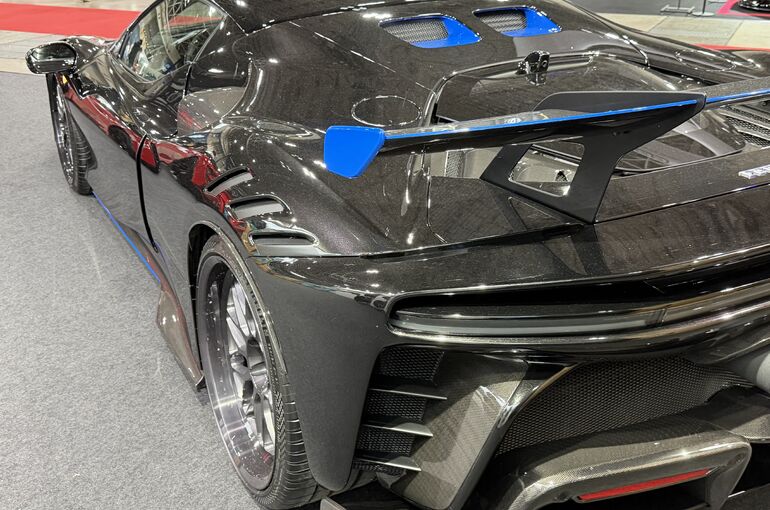   フェラーリ SF90 XX 東京オートサロン2026出展車両 左リア上部から左サイドを撮影 フルPPF施工済み    