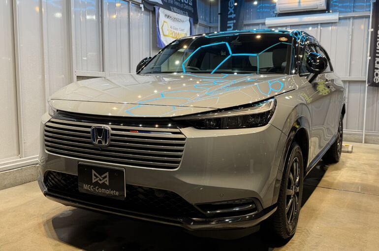   新型ホンダ ヴェゼル フロントビュー｜LM GRAPHENE PRO施工後の深みのある艶と美しい仕上がり    