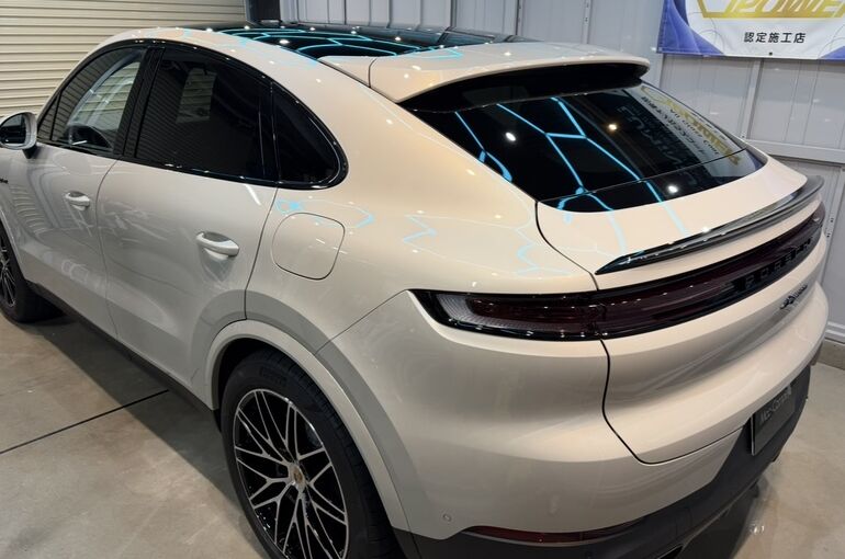   LM GRAPHENE PRO施工後のポルシェ カイエン E-Hybrid 左リア    