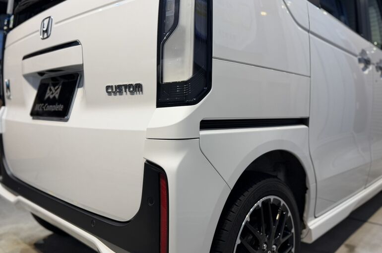   秋田市のカーコーティング専門店BLANCでLUMINUS LM CERAMIC PROを施工したホンダ N-BOXカスタムの完成車両    