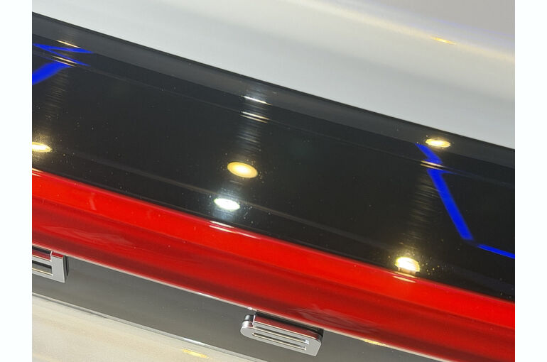   新型ホンダ プレリュードのテールランプに確認された研磨前の細かな傷    