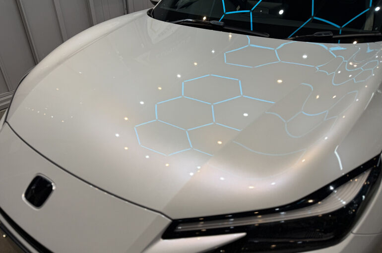   G-POWERボディコーティング施工後の新型ホンダ プレリュードのボンネットの光沢    