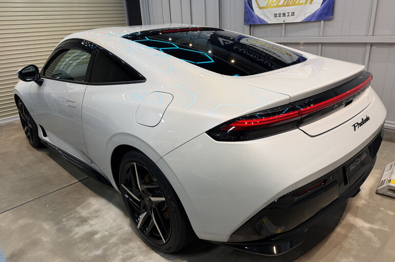   G-POWERボディコーティング施工後の新型ホンダ プレリュードのリアクォーターと美しい光沢    