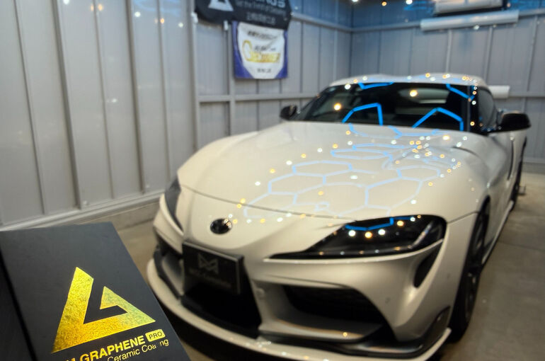   トヨタGRスープラのボディへのLUMINUS LM GRAPHENE PROコーティング施工    