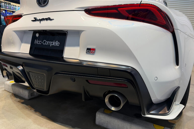   秋田市BLANCで研磨とLUMINUS LM GRAPHENE PROを施工したトヨタGRスープラのリアビュー    